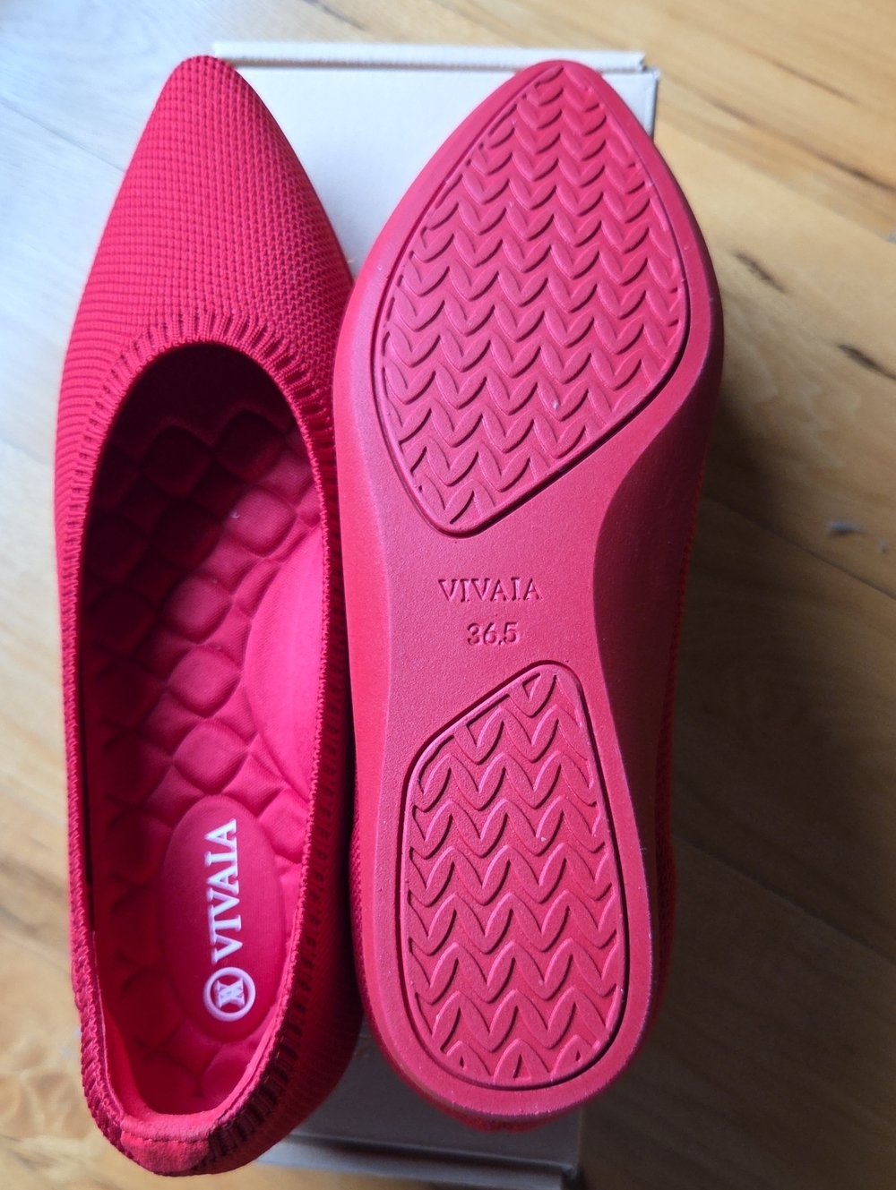 Vivaia Red Pointedtoe Flats